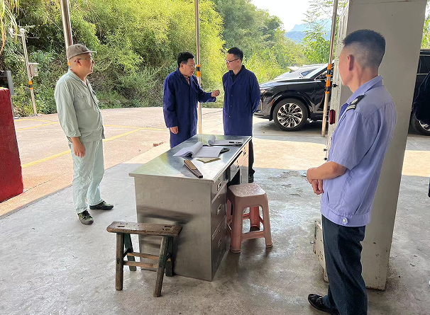 重庆市经信委应急管理处到顺安南桐公司开展安全检查