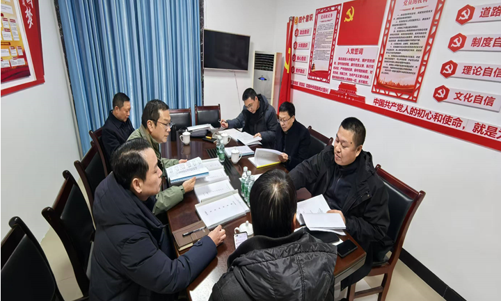 重庆市经济和信息化委员会应急管理处处长 张戈宁赴石柱民爆开展安全检查