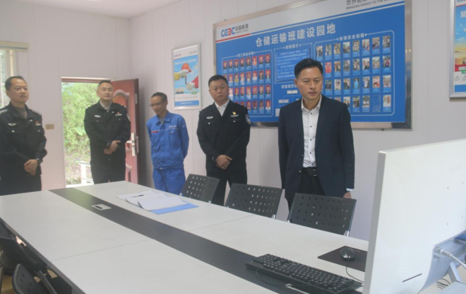 万州区副区长、公安局局长罗强赴万州分公司 开展安全检查